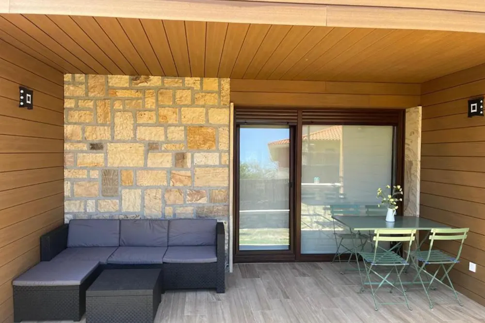 Las Casitas de Cueva en las Merindades porches